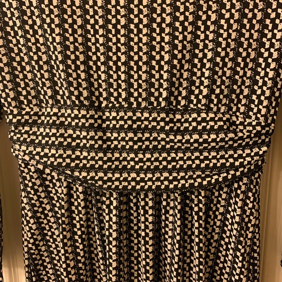 Empire Waist Pattern Dress - Picture 3 of 5